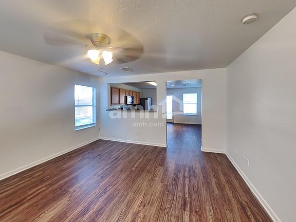 5th image of 4015 Dogwood Hill St
