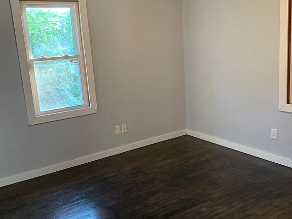 3rd image of 604 S Brotherton St