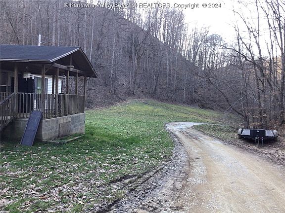 3rd image of 494 Elk Dr