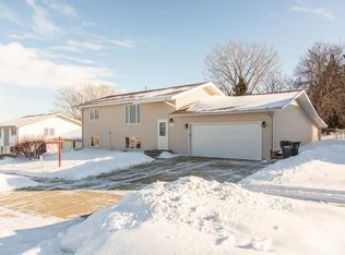 1716 9th Ave SE, Mandan, ND 58554