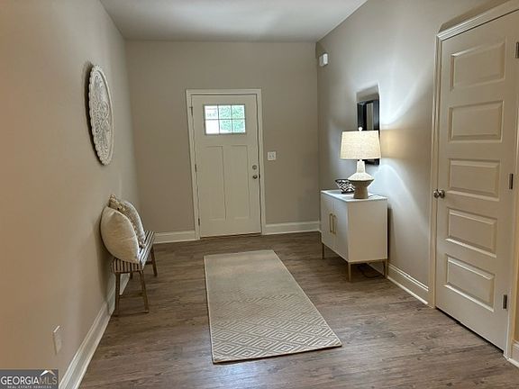 2nd image of 859 Crescent Ln