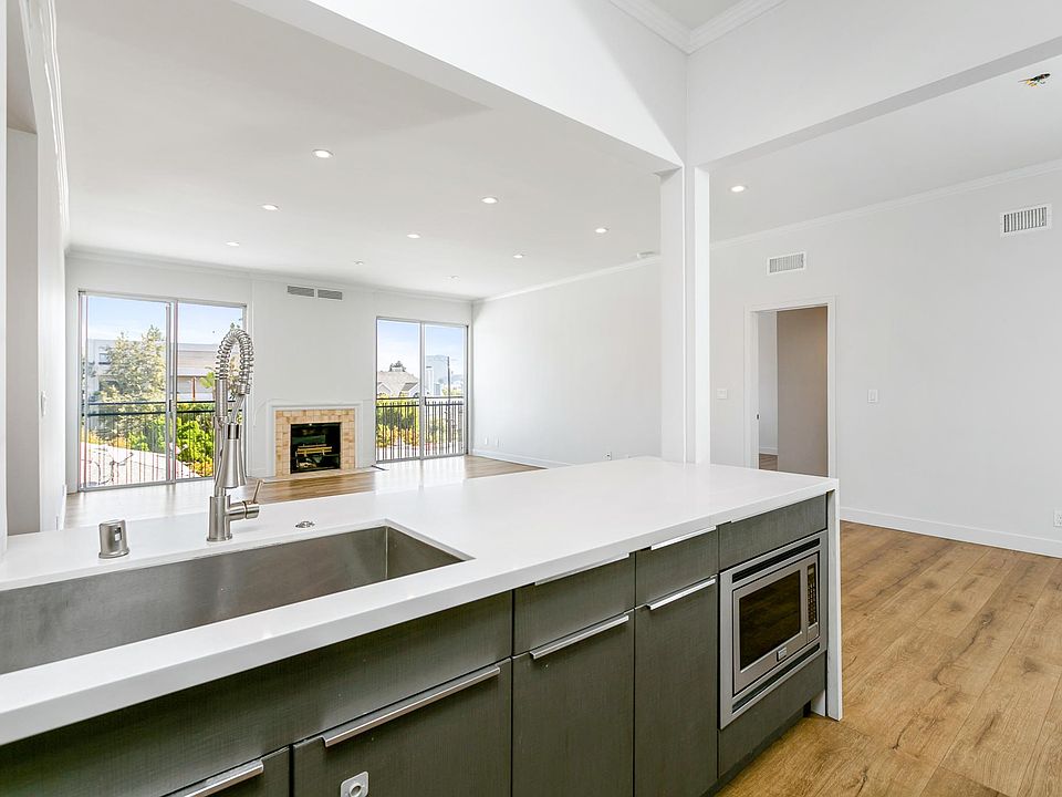1st image of 12320 Montana Ave #302