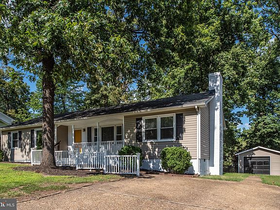 3rd image of 411 Mahogany Ln