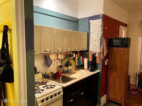 4th image of 1 Bank St APT 4A