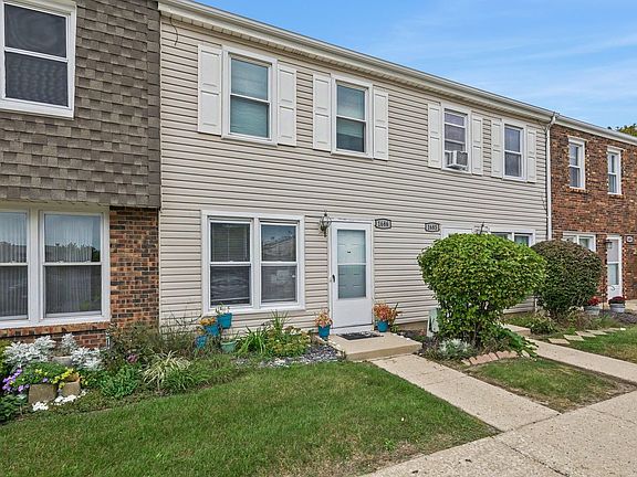 3rd image of 1686 Shamrock Ct