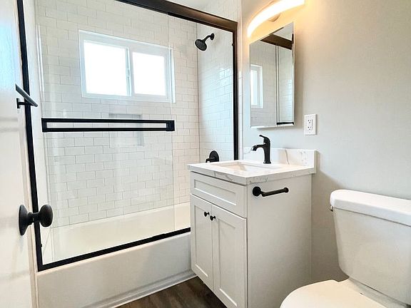 2nd image of 1100-1154 N Mollison Ave #1142