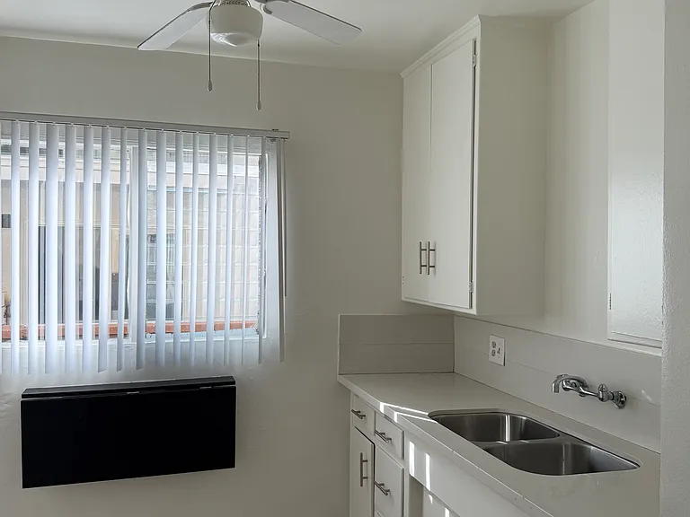 943 N Orange Grove Ave #3 — Photo 2