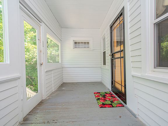 4th image of 1613 Edgeland Ave
