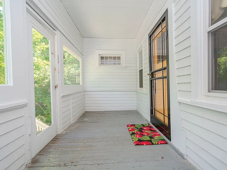 1613 Edgeland Ave — Photo 4