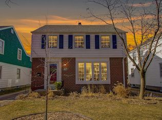 4829 N Elkhart Ave, Whitefish Bay, WI 53217