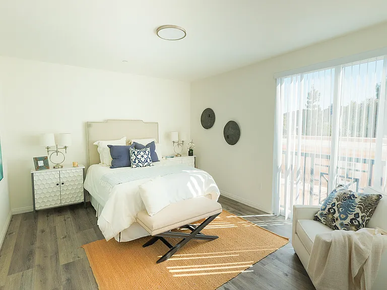 10132 Commerce Ave #410 — Photo 9