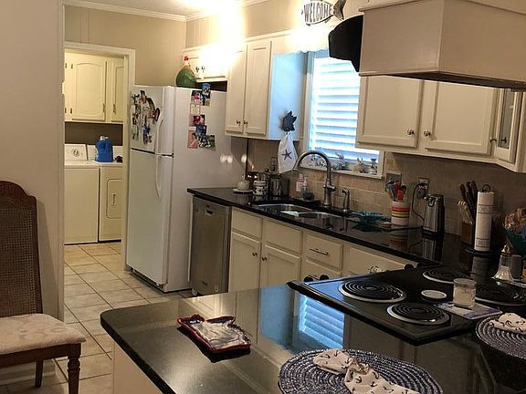 3rd image of 2737 Sylvan Pl