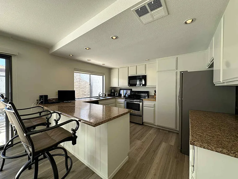 2350 E Miramonte Cir #E — Photo 21