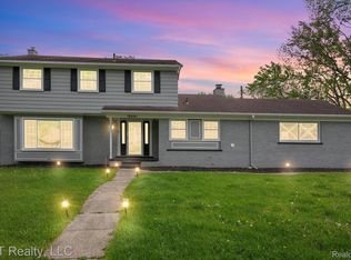 18441 Roseland Blvd, Lathrup Village, MI 48076