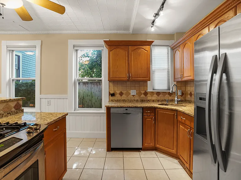 83 Green St #1 — Photo 6