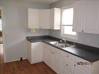 5th image of 326 Pullen Ave