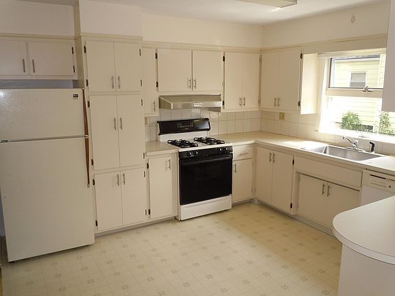 5th image of 14 Maple Ave APT 1