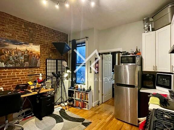 5th image of 807 Saint Johns Pl APT 2c