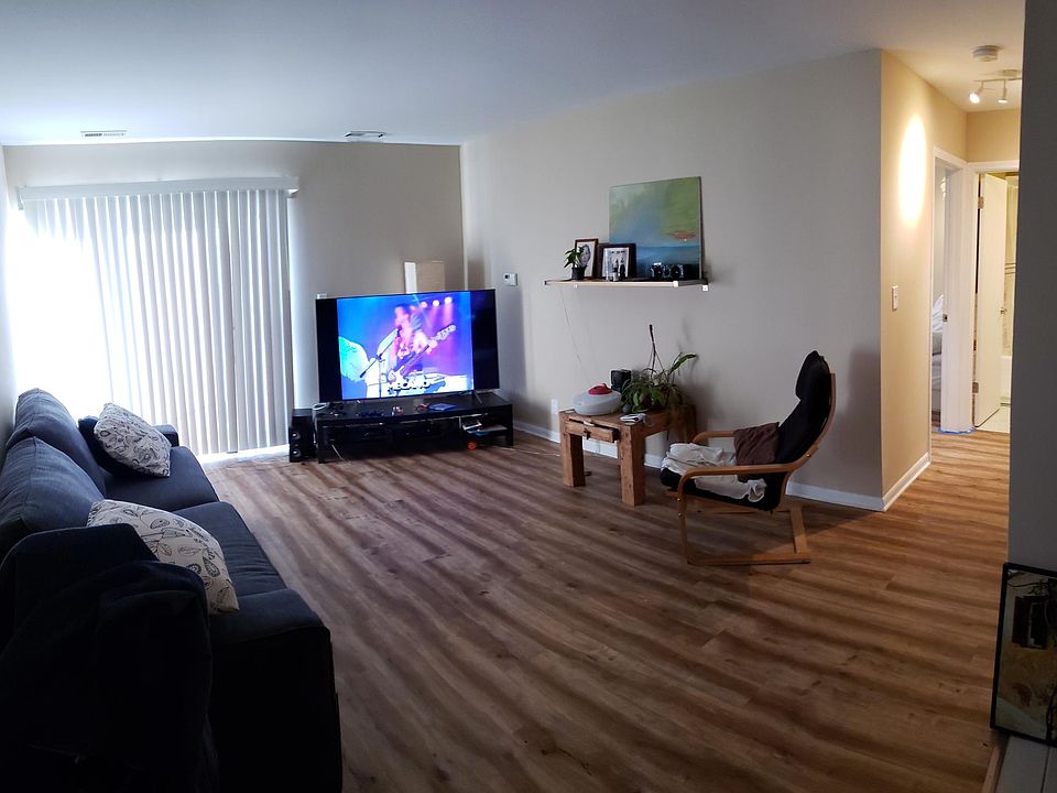 1st image of 1029 Des Plaines Ave