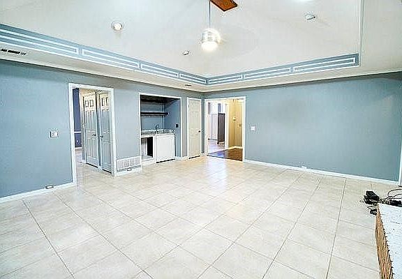 3rd image of 2121 Diane Dr