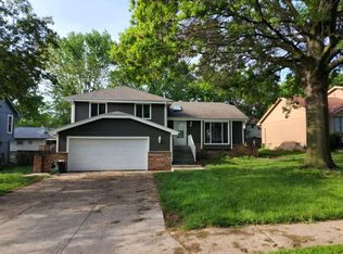 803 Redwood Ln, Papillion, NE 68046