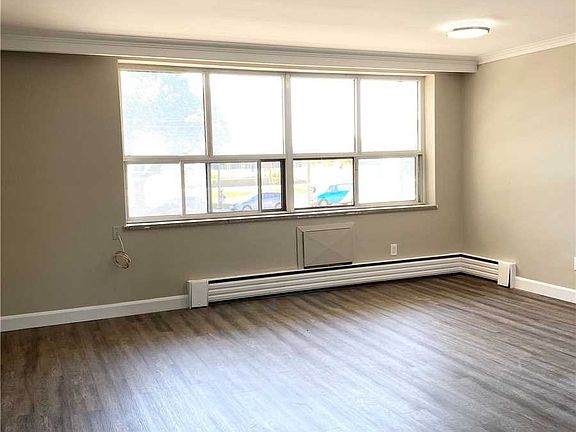 2nd image of 276 Saint Clair Ave W #106