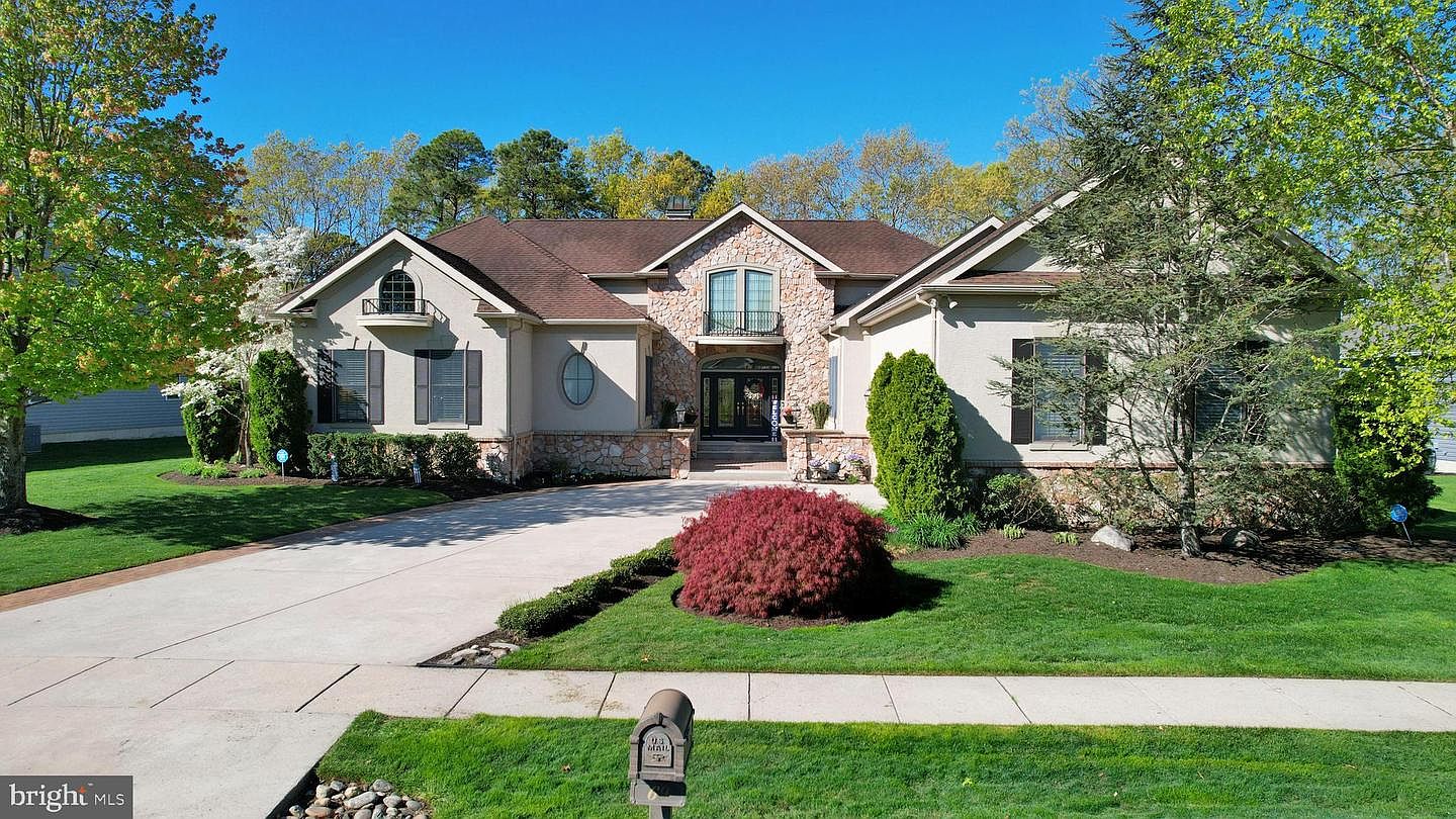 69 Pebble Beach Dr