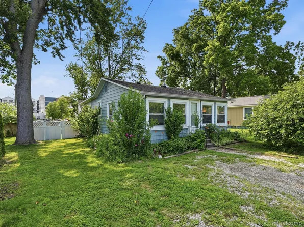 1728 Beechcroft St, Keego Harbor, MI 48320
