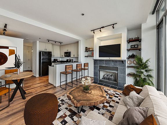 2nd image of 1546 N Orleans St APT 907