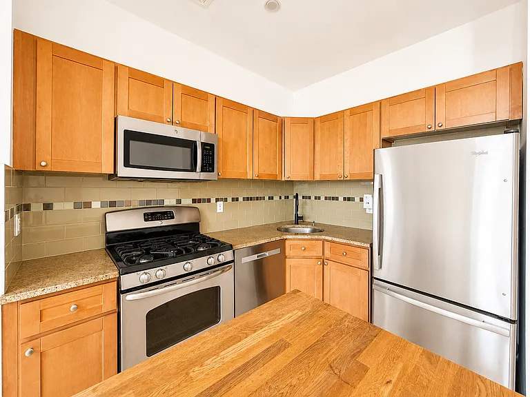 636 Carlton Ave #2R — Photo 12