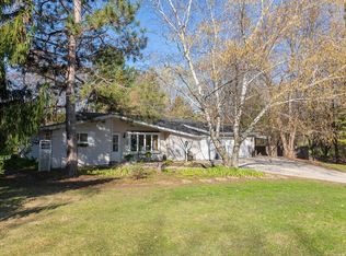 1950 Blueberry Ln, Green Bay, WI 54304