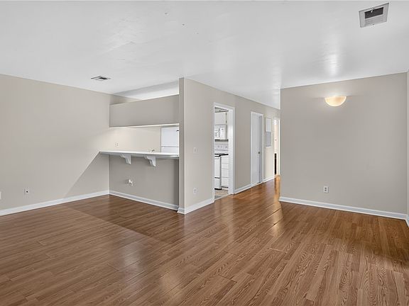 4th image of 220 Elm St APT 533