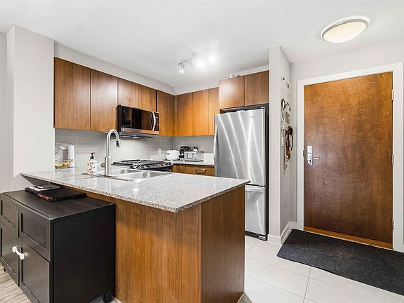 4th image of 5889 Irmin St #110
