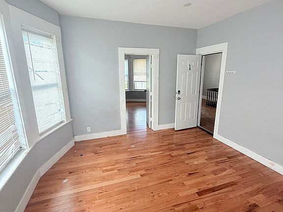 5th image of 161 Lamberton St #3