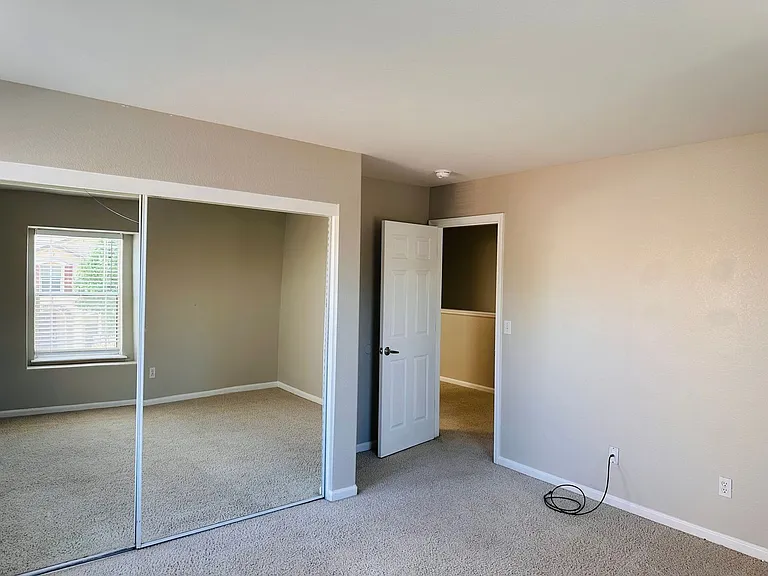 2403 Clemente Ln — Photo 22