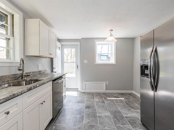 4th image of 210 Carl Ave