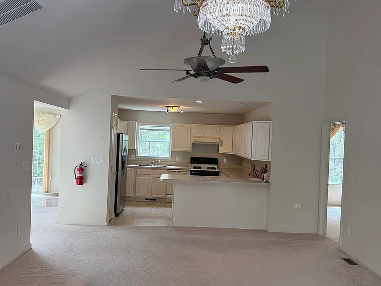 2 Club House Ln — Photo 5