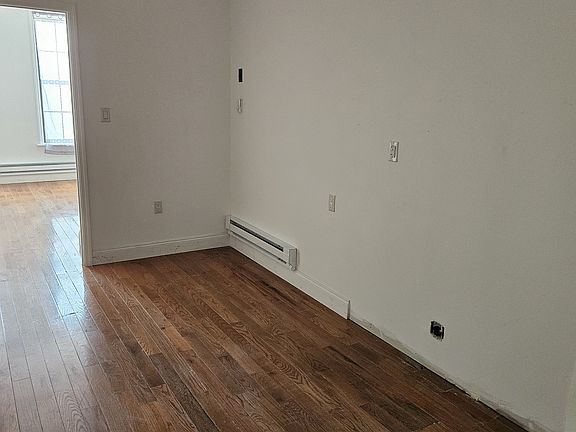4th image of 216 Huron St APT 4L