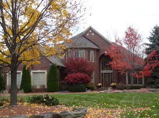 4463 Boxwood Ct, Rochester, MI 48306