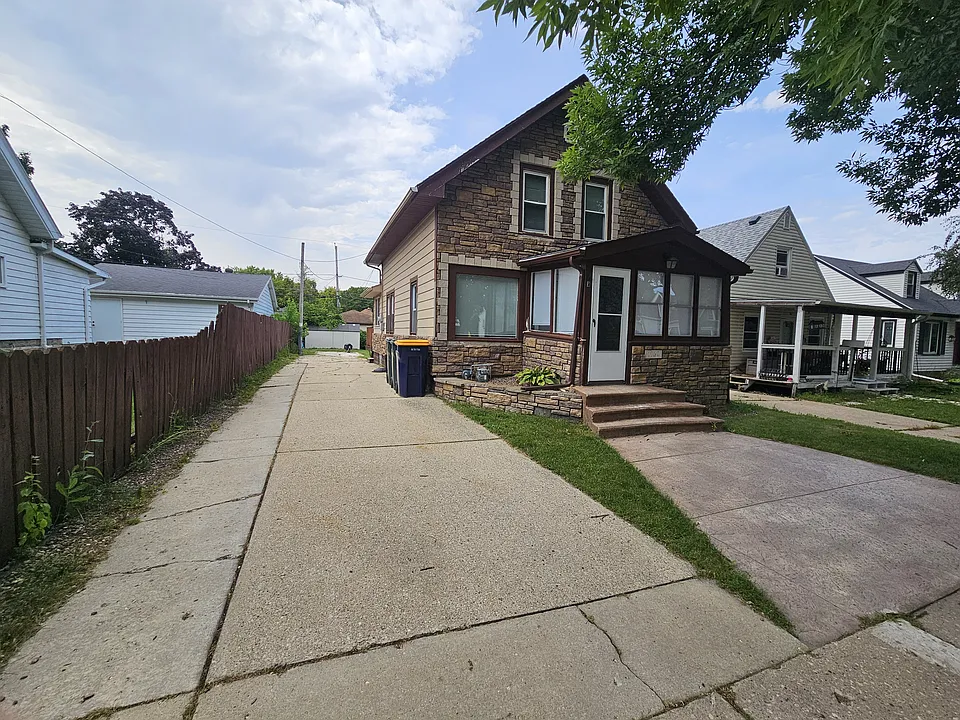 1967 S 93rd St