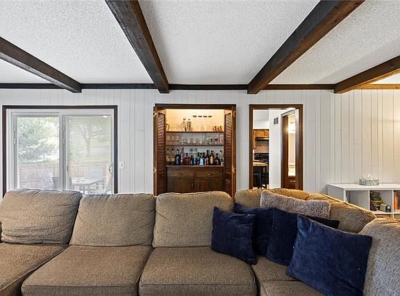 4th image of 10218 Barton St