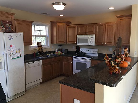 5th image of 6013 Wooded Creek Dr Unit 201