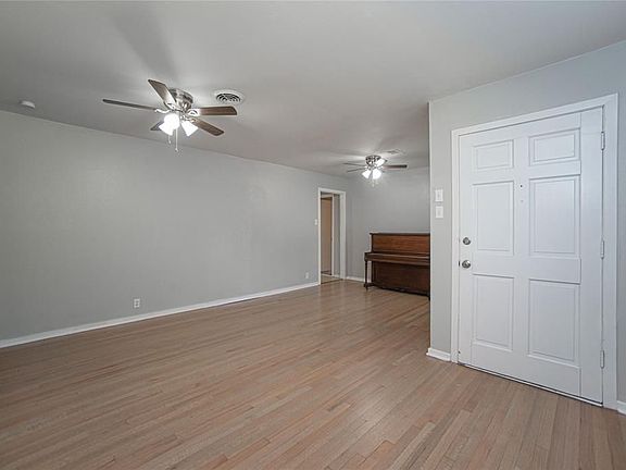 4th image of 4326 Akard St