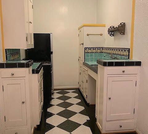 2nd image of 607 S Cloverdale Ave APT 107