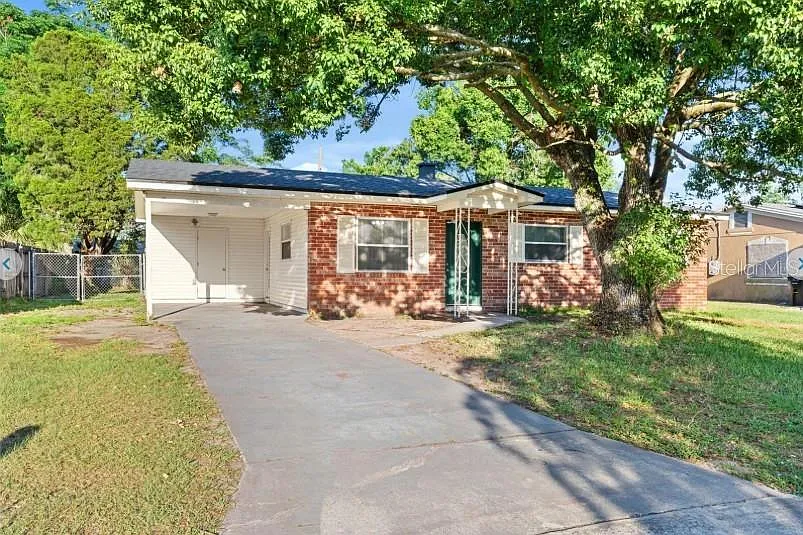 3 bed, 2.0 bath, 1064 sqft, $2,100 — Photo 1