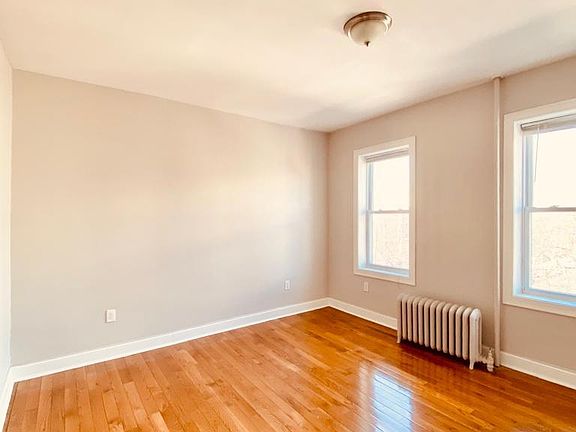 4th image of 943 Pavonia Ave #3B