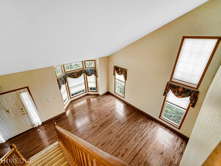 1341 E Thacker St — Photo 17