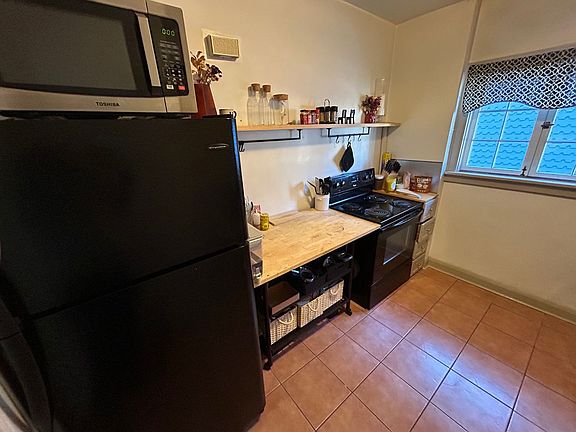 4th image of 3429 Berry Ave #3