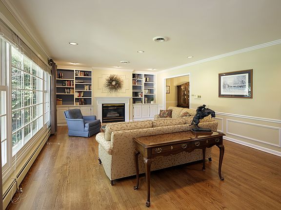 4th image of 1345 Eastcanton Dr