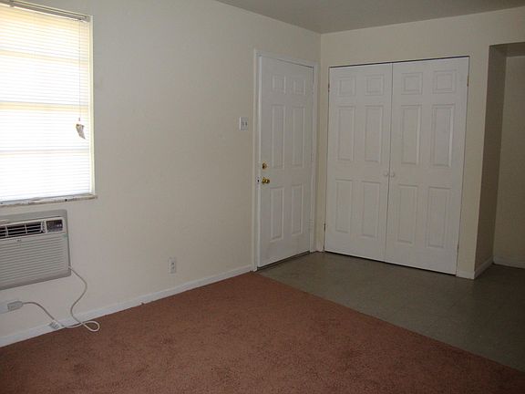 4th image of 3912 Illinois Ave #B